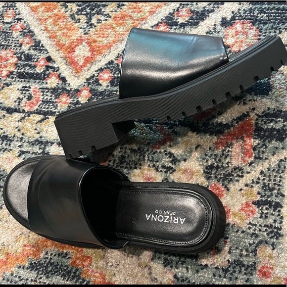 SOLD☆ Barely worn Arizona Jean Co. platform sandals ☆ - Picture 4 of 5